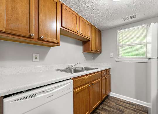 Kitchen at Bradford Gwinnett & Townhomes in Norcross, GA 30071