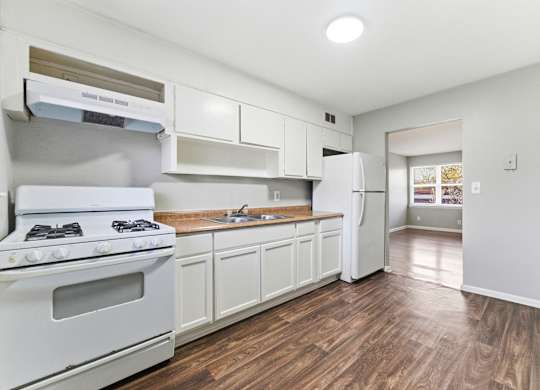 Classic kitchen at Gardens at Washington Park in Atlanta, GA 30314