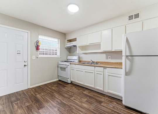 Classic kitchen at Gardens at Washington Park in Atlanta, GA 30314