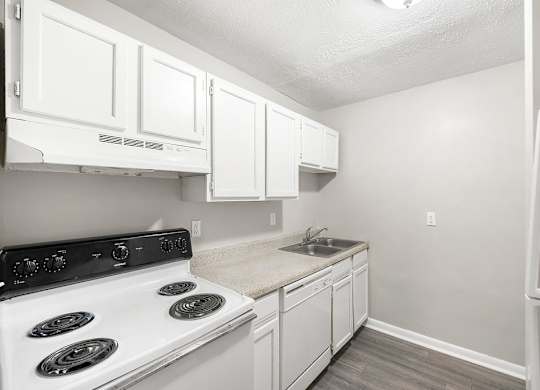 Kitchen at Bradford Gwinnett & Townhomes in Norcross, GA 30071