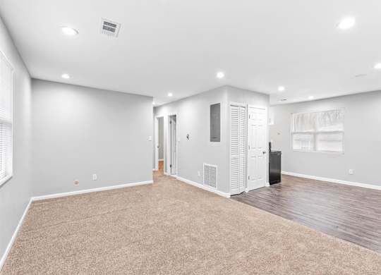 Living area at Georgian Oaks Apartments l & ll* Apartments, Georgia, 30080