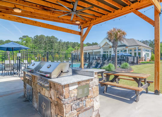 the retreat at thousand oaks covered patio with grill and picnic table at Carmel Vista, McDonough, 30253