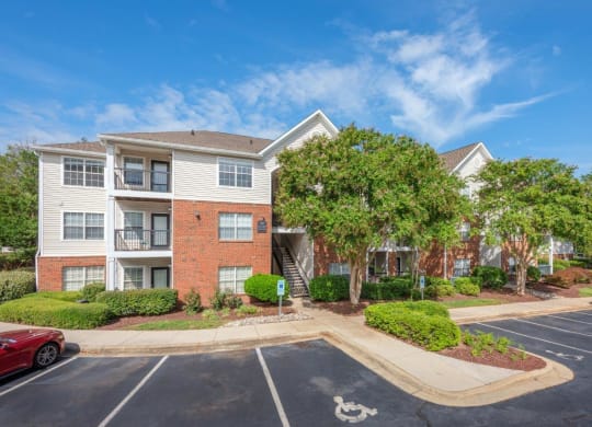 Southpoint Crossing Apartments in Durham, North Carolina Exterior and Parking