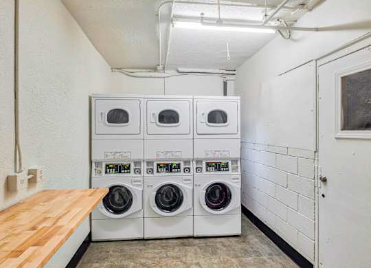 Stacked laundry machines
