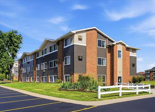 Exterior of Timberland at Crestbruck Apartment Building