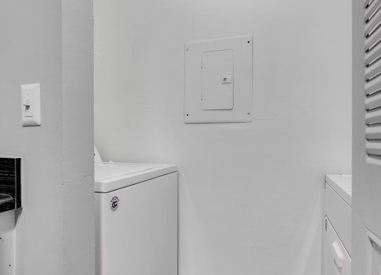 Closet With Washer & Dryer