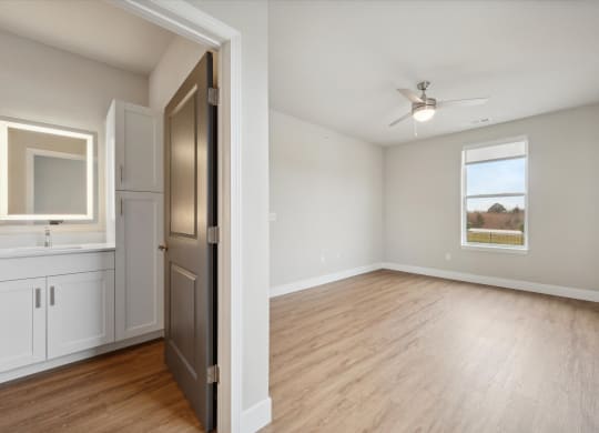 Bedroom with Bathroom Access