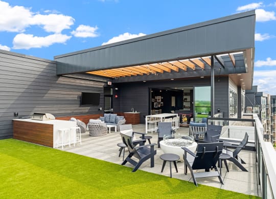 5th Floor Sky Deck with Grilling Area
