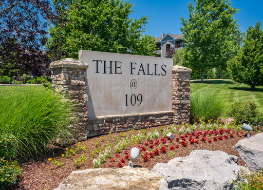 The Falls at 109 Monument Sign