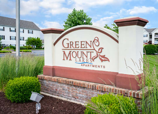 Green Mount Lakes Monument Sign