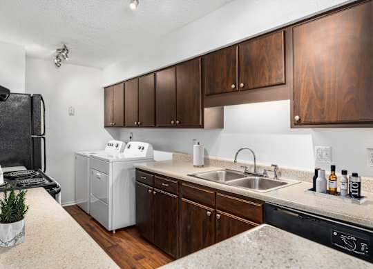 Kitchen with Washer/Dryer