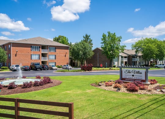 Manicured Lawn and Landscaping at The Villas at Oak Crest