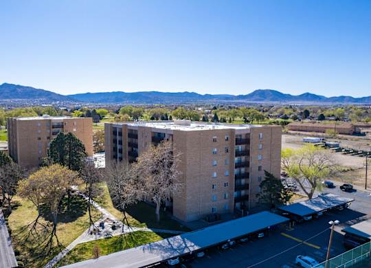 Exterior of Los Altos Towers Apartments in Albuquerque NM