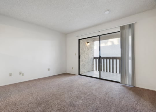 Living room at Townhomes on the Park Apartments in Phoenix AZ Nov 2020 (2)