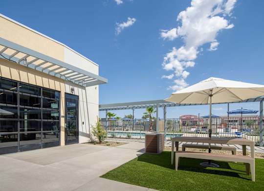 Picnic Area at Streamliner 67th in Phoenix Arizona