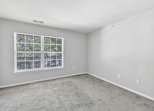 Plush Carpeting at Ardenwood Apartments, North Haven