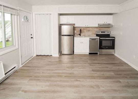 Kitchen and living roomat Woodbury Knoll, Woodbury, CT