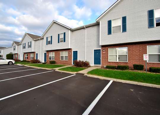 the vista apartments and townhomes parking lot