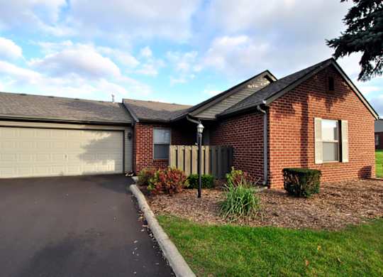 the vista apartments and townhomes attached garage