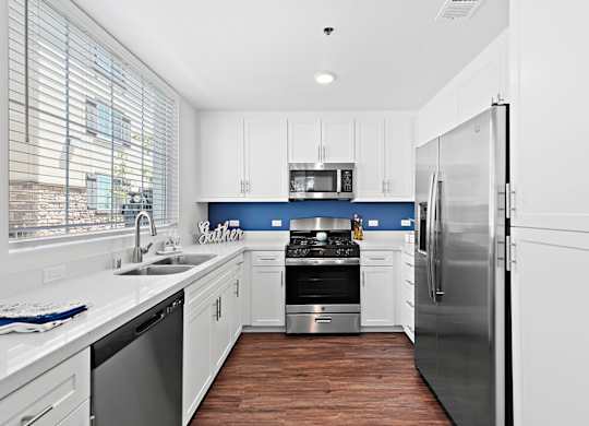 Fully Equipped Kitchen at LEVANTE APARTMENT HOMES, Fontana, CA, 92335