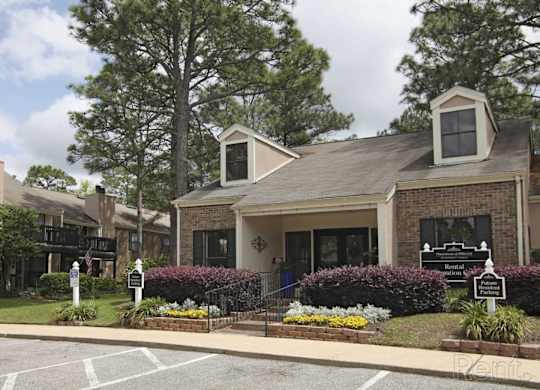 clubhouse and leasing office at The Oakley at Hillcrest in Mobile, AL