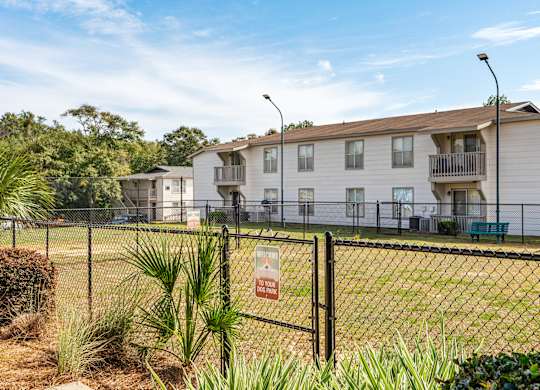 leash-free pet park and building exteriorat 701 South Apartments in Mobile, AL