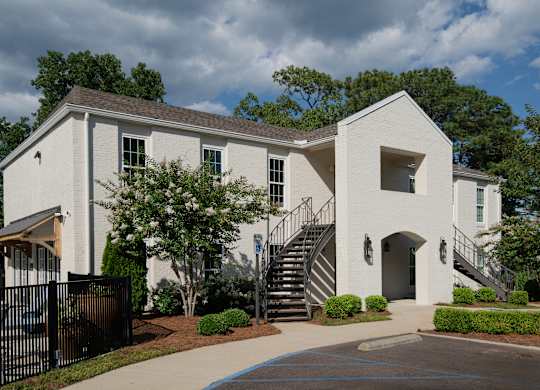 building exterior at Avia Apartments in Vestavia Hills, AL