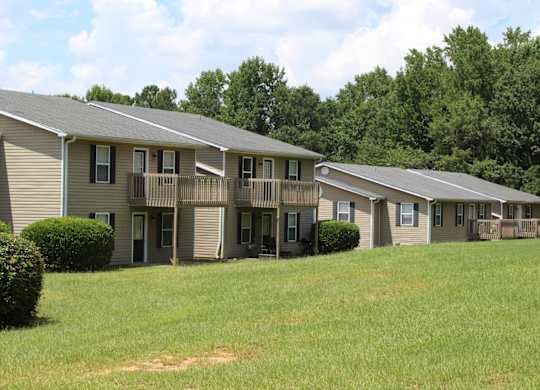 Building exterior at The Avery at Auburn Apartments in Auburn, AL