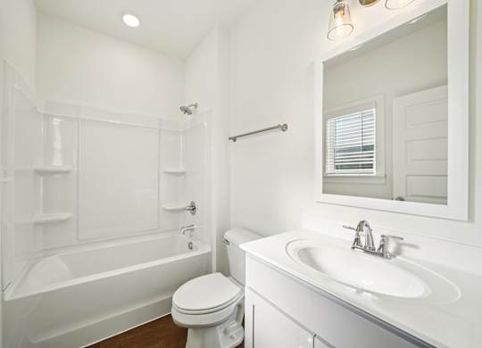 Bathroom with large tub Evergreen floor plan at Turnberry Park Apartments in Gardendale, AL