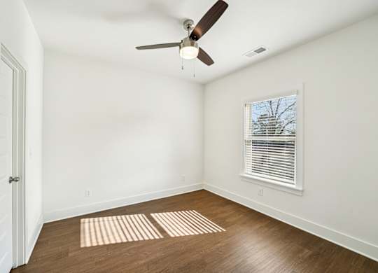Bedroom of Evergreen floor plan at Turnberry Park Apartments in  Gardendale, AL