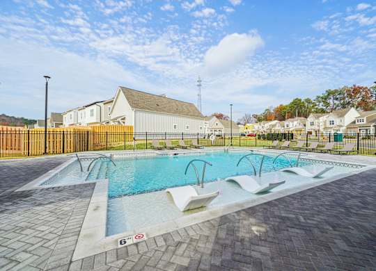 Exterior amenity - resort-pool with tanning ledge at Turnberry Park Apartments in Gardendale, AL