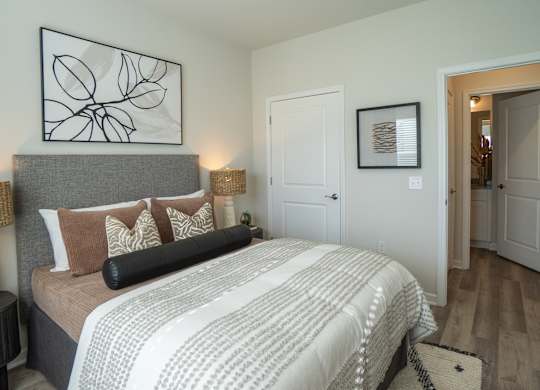 Secondary bedroom with queen size bed