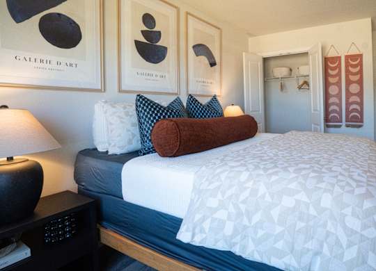 Secondary bedroom with queen size bed