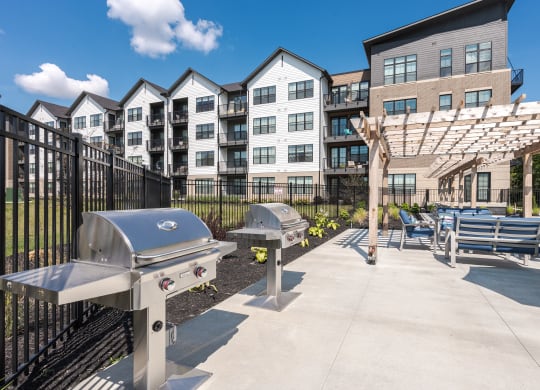 the preserve at ballantyne commons commons courtyard with picnic tables and two grills