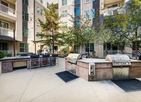 the residences at city center apartments patio and grill area