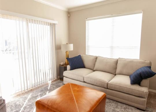 Sycamore Farms - Living room - Weidner