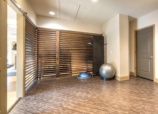 Lakewood on the Trail fitness studio with equipment Apartment near DFW