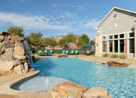 Landing at Mansfield Pool