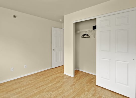 Timber Ridge Apartments - Bedroom Closet