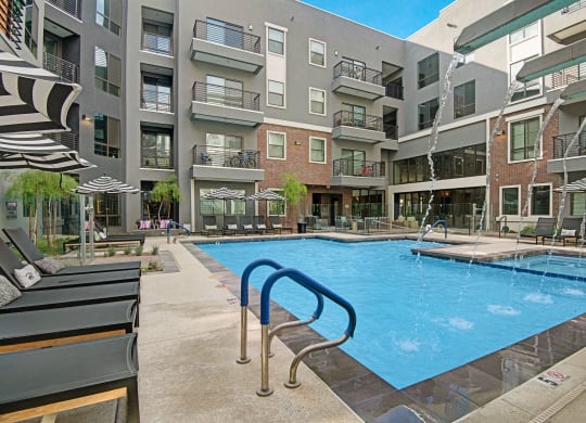 Park on Central Sparkling Pool