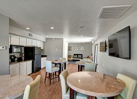Reserve at Arrowhead Lounge