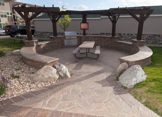 Prairie Pines at the Ridge bbq area for residents Apartment Rentals Williston, North Dakota