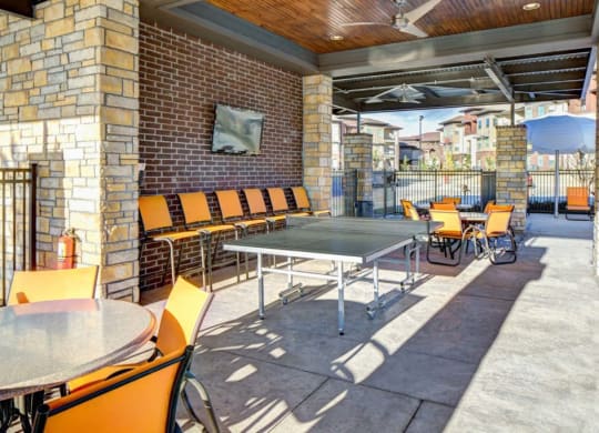 98 Apartments Outdoor Lounge