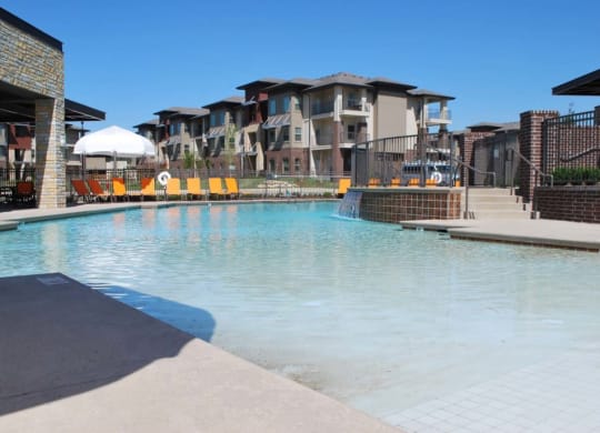 98 Apartments Pool