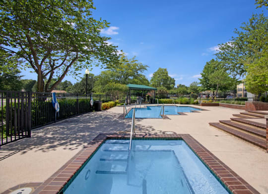 Lincoln Villas on Memorial Outdoor Pool and Jacuzzi