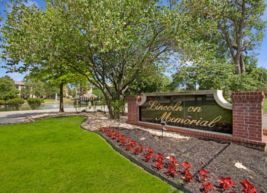 Lincoln Villas on Memorial Sign