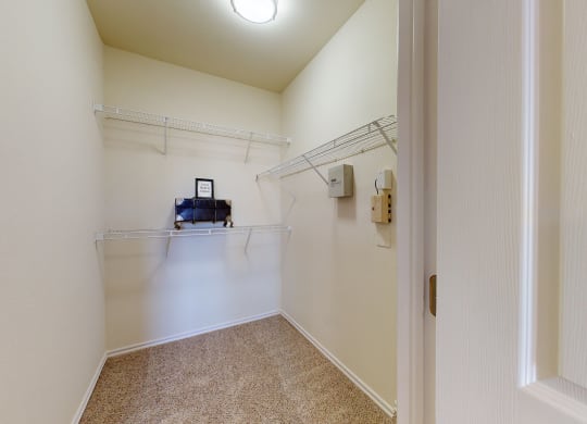 Quail Landing Walk-in Closet