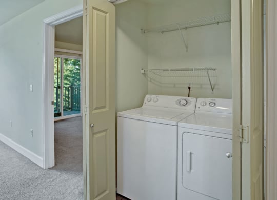 Forest Hills Estates in-unit washer and dryer Apartments in Shoreline, WA
