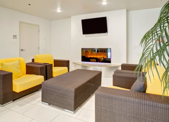 Heritage Hill Indoor Pool Apartments in Renton, WA