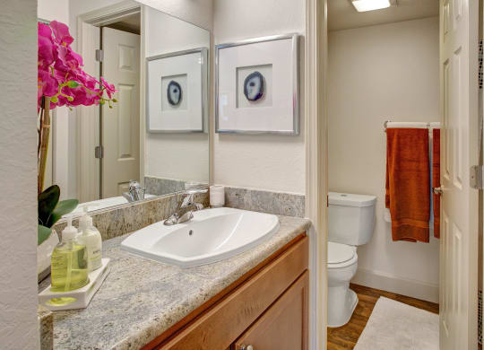 Heritage Hills bathroom Apartments in Renton, WA